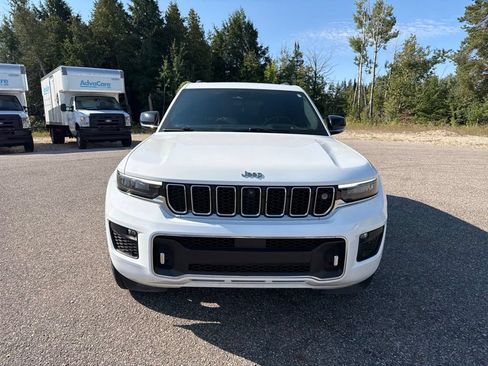 Used 2023 Jeep Grand Cherokee Overland w/ Adv Protech Group III AWD/4WD image 17