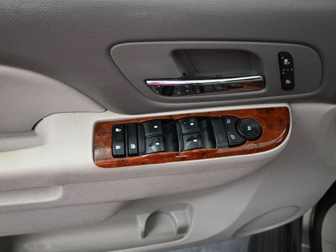 Used 2013 Chevrolet Suburban LT RWD image 14