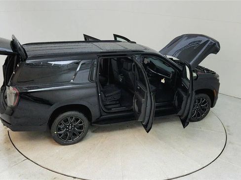 Used 2025 Chevrolet Suburban RST w/ Comfort Package AWD/4WD image 24