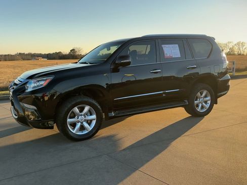 Used 2017 Lexus GX 460 image 4
