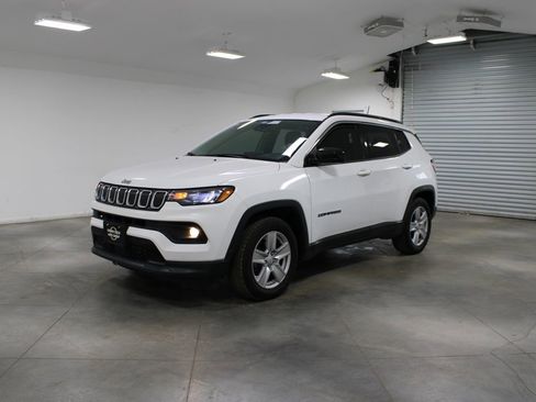 Used 2022 Jeep Compass Latitude image 4