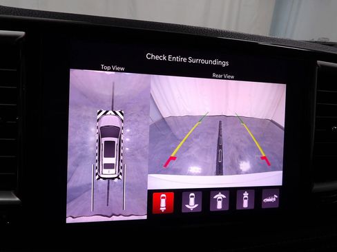 Used 2022 Chrysler Pacifica Touring-L w/ Uconnect Theater Family Group image 31