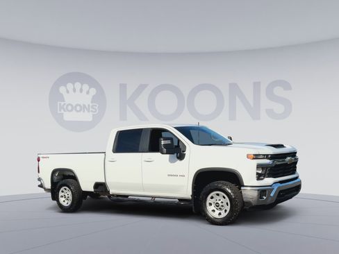 Used 2024 Chevrolet Silverado 3500 LT image 4