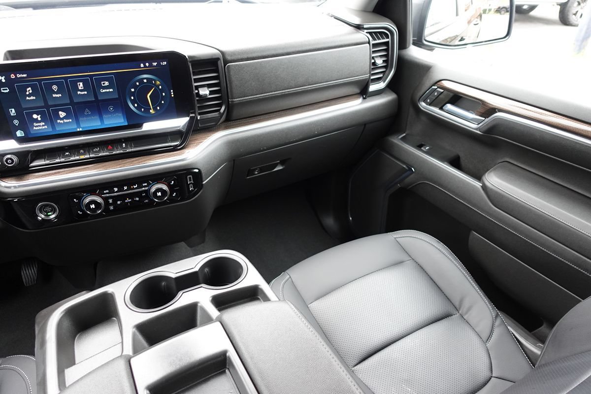 Used 2023 Chevrolet Silverado 1500 LT AWD/4WD image 38