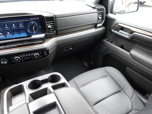 Used 2023 Chevrolet Silverado 1500 LT AWD/4WD image 38