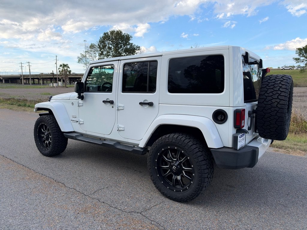 Used 2018 Jeep Wrangler Unlimited Sahara AWD/4WD image 2