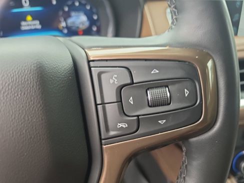 Used 2024 Chevrolet Suburban High Country RWD image 16