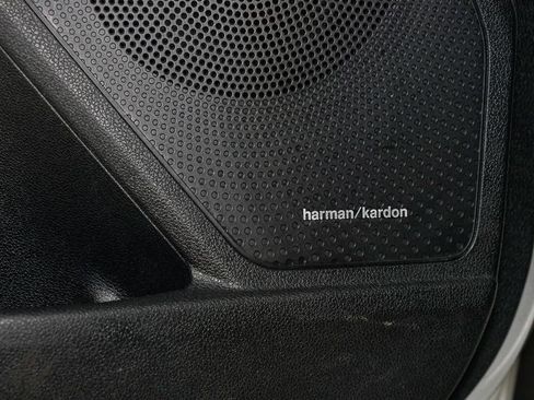 Used 2017 Kia Niro Touring image 9