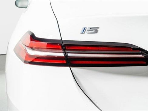 Used 2025 BMW i5 xDrive40 w/ M Sport Package AWD/4WD image 32