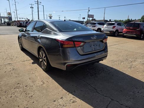 Used 2021 Nissan Altima 2.5 SV FWD image 6