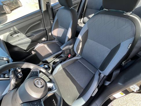 Used 2025 Nissan Versa SV FWD image 34