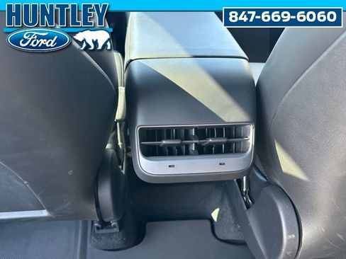 Used 2024 Tesla Model Y Long Range AWD/4WD image 18