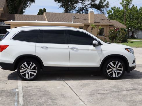 Used 2018 Honda Pilot Touring image 10