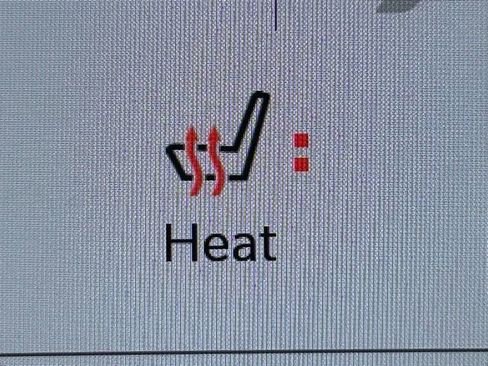 Used 2024 Chrysler Pacifica Touring-L image 6