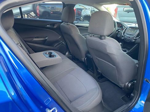 Used 2018 Chevrolet Cruze LT w/ Convenience Package image 5