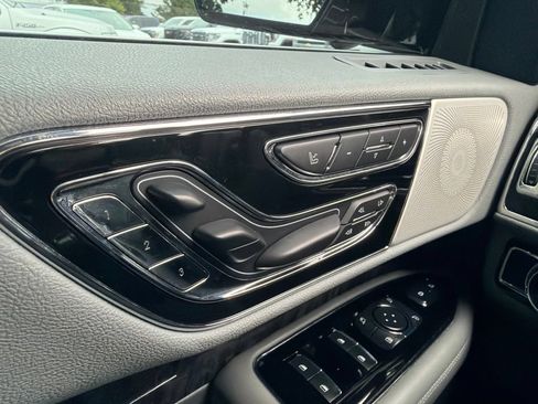 Used 2020 Lincoln Navigator Reserve w/ Luxury Package AWD/4WD image 21