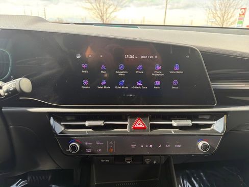 Used 2023 Kia Niro EX w/ EX Cold Weather Package image 17