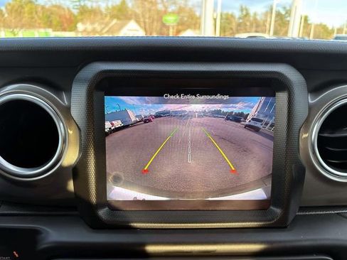 Used 2022 Jeep Wrangler Unlimited Sahara image 23