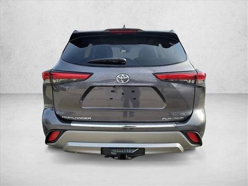 Used 2022 Toyota Highlander Platinum image 6