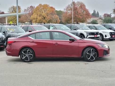 Used 2024 Nissan Altima 2.5 SR image 4