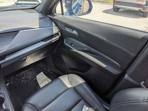 Used 2025 Cadillac XT4 Premium Luxury FWD image 17
