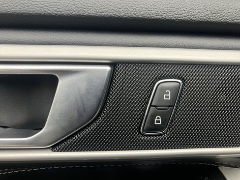 Used 2022 Ford Explorer XLT w/ Equipment Group 202A image 18