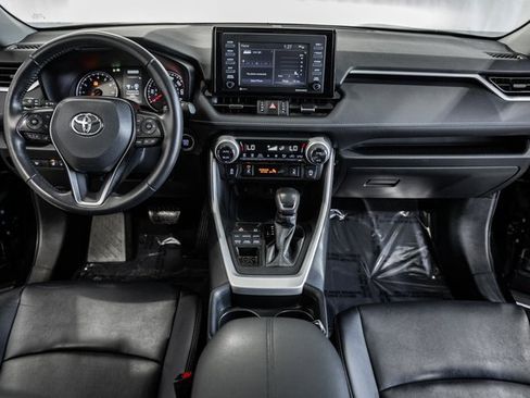 Used 2020 Toyota RAV4 XLE Premium image 20