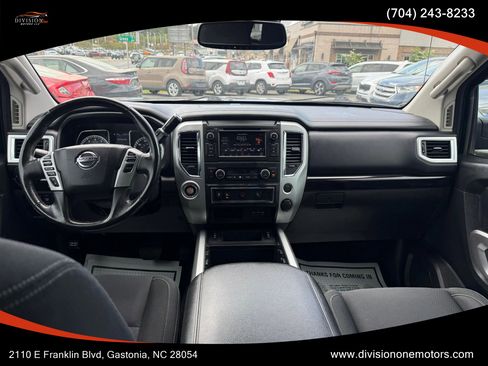 Used 2019 Nissan Titan SV w/ SV Convenience Package image 16