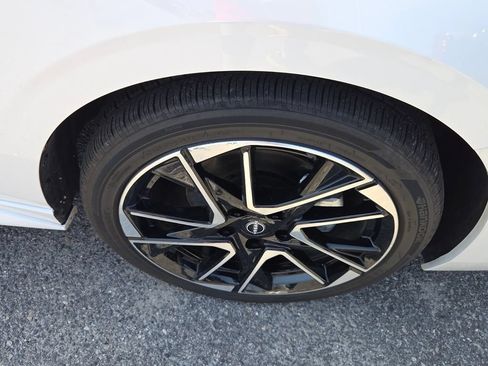 Used 2025 Nissan Sentra SR FWD image 14