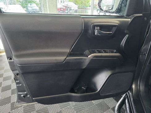 Used 2019 Toyota Tacoma TRD Sport image 20