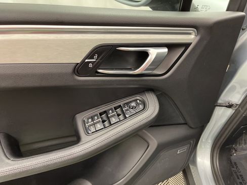 Used 2021 Porsche Macan image 19