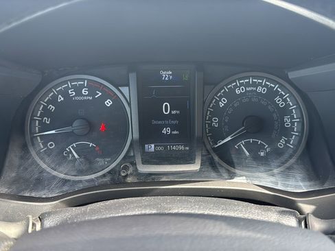 Used 2022 Toyota Tacoma TRD Off-Road w/ Technology Package AWD/4WD image 13