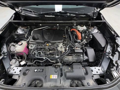 Used 2019 Toyota RAV4 LE w/ Carpet Mat Package image 18