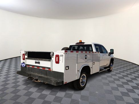 Used 2023 Chevrolet Silverado 3500 LT w/ Convenience Package image 4