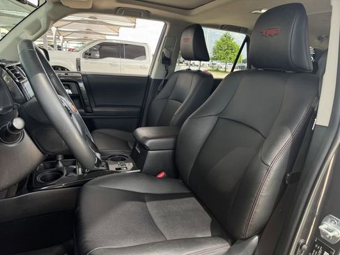 Used 2022 Toyota 4Runner TRD Off-Road Premium w/ Moonroof Package AWD/4WD image 25