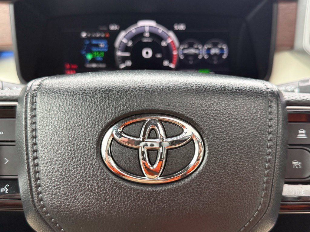 Used 2024 Toyota Tundra Capstone AWD/4WD image 28