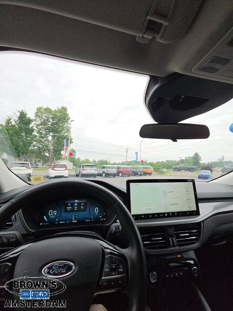 Used 2023 Ford Escape Active w/ Tech Pack #2 AWD/4WD image 2