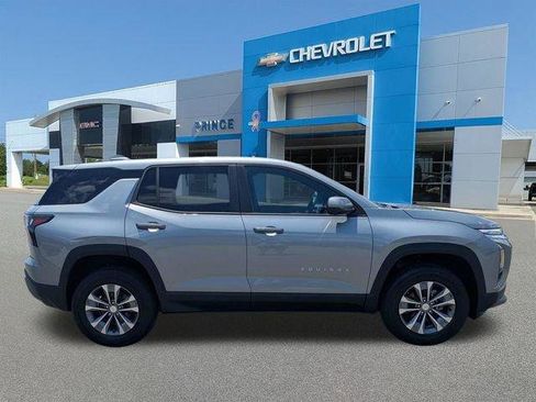 New 2026 Chevrolet Equinox LT w/ Convenience Package II FWD image 3