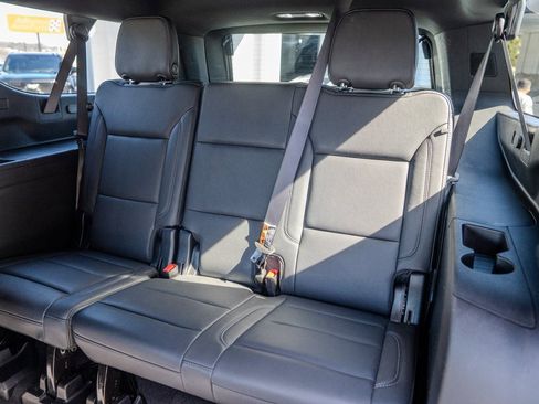 Used 2025 Chevrolet Suburban Z71 image 20