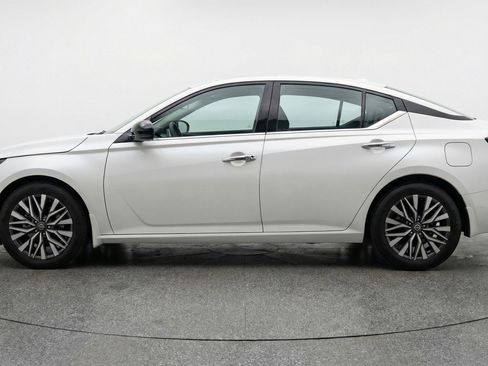 Used 2025 Nissan Altima 2.5 SV image 5