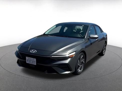 Used 2025 Hyundai Elantra Limited FWD image 6