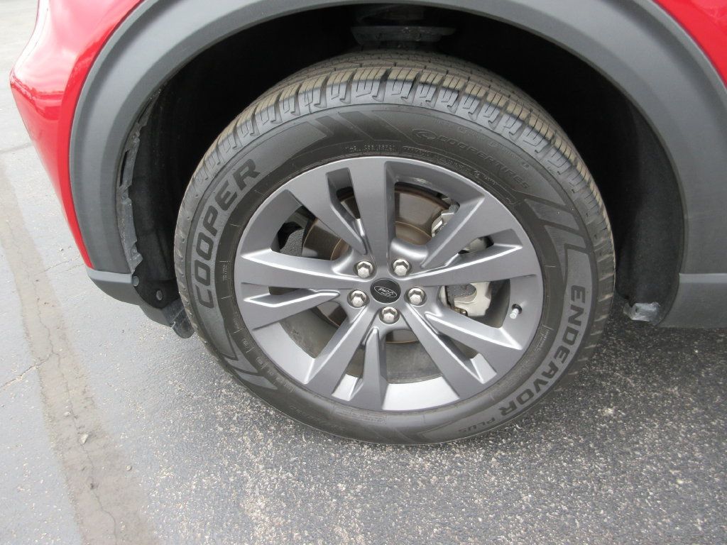 Used 2021 Ford Explorer XLT w/ Equipment Group 202A AWD/4WD image 14