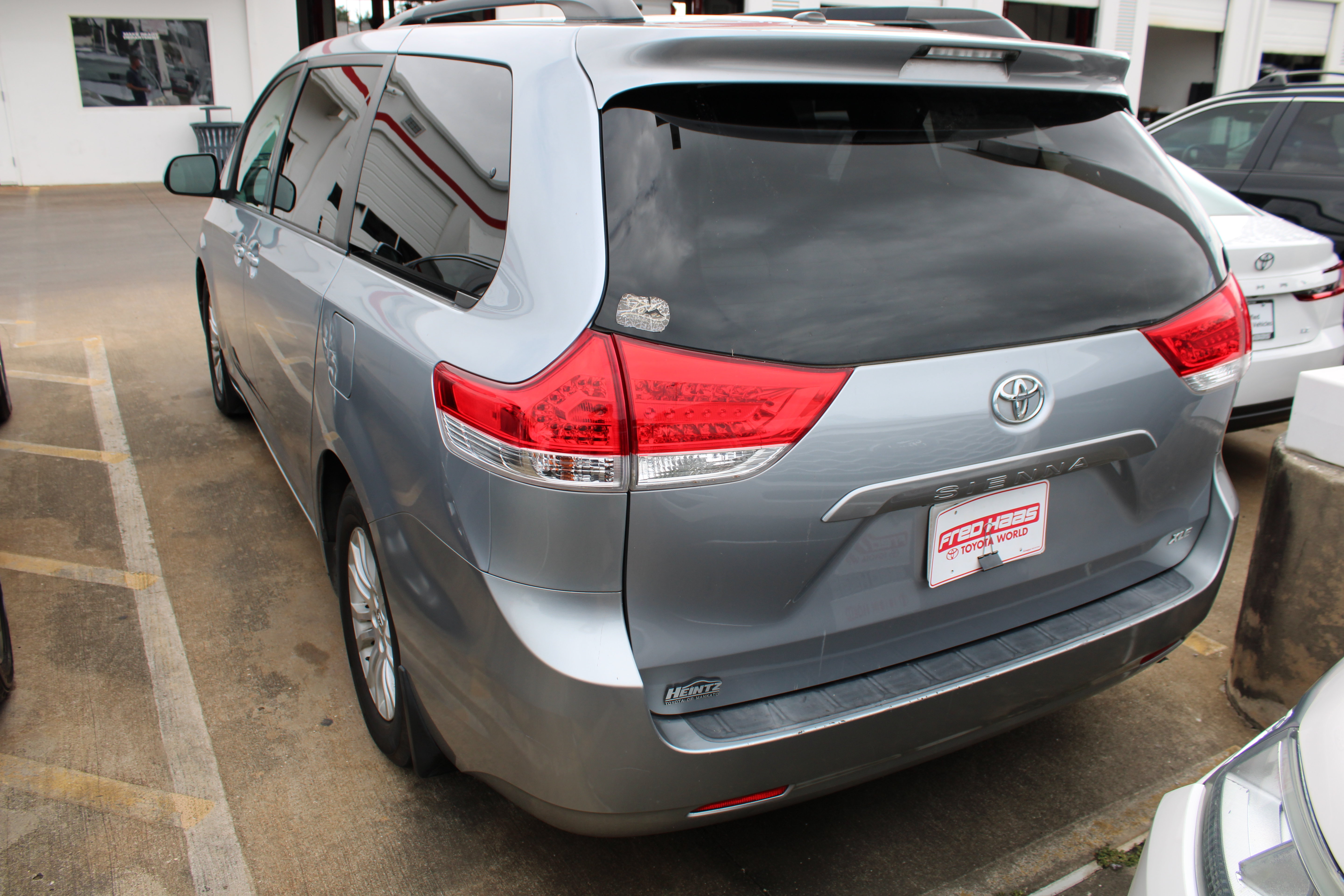 Used 2012 Toyota Sienna XLE FWD image 7