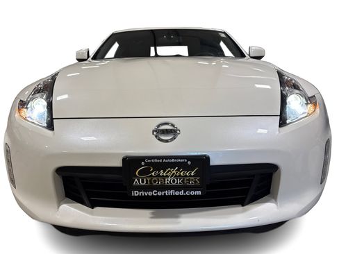 Used 2020 Nissan 370Z Touring Sport image 11