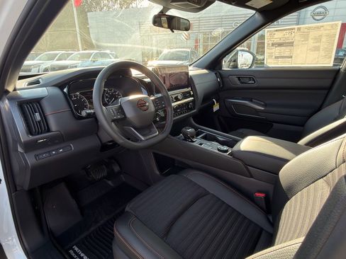 New 2026 Nissan Pathfinder SV image 12