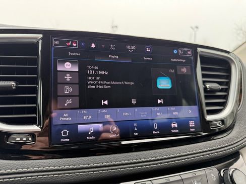 Used 2023 Chrysler Pacifica Limited image 19