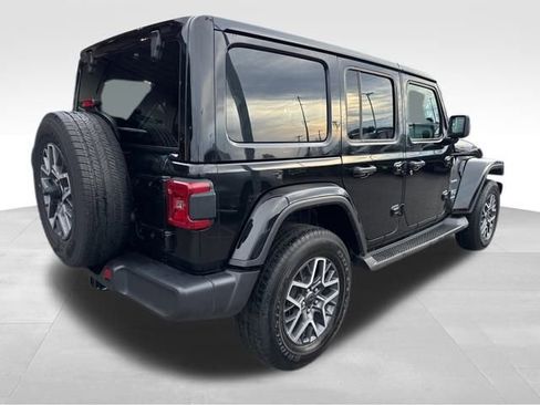 Used 2024 Jeep Wrangler Sahara image 7