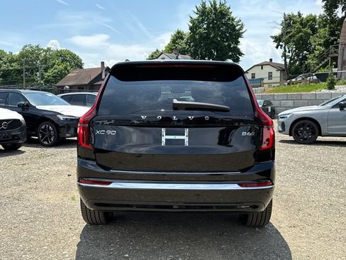 Used 2026 Volvo XC90 B6 Plus w/ Protection Package Premier AWD/4WD image 3