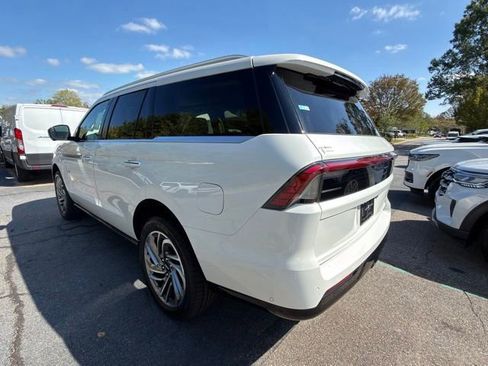 New 2025 Lincoln Navigator Reserve image 4