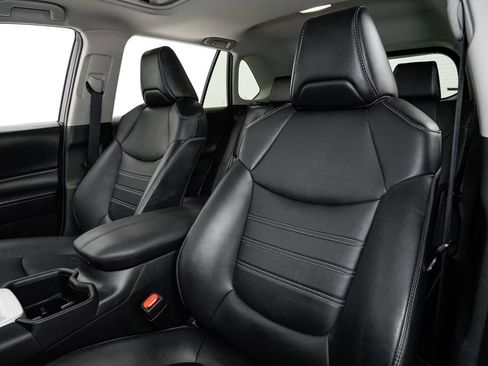 Used 2023 Toyota RAV4 XLE Premium image 10